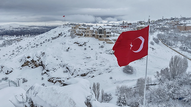 Elazığ'da kar yağışı sonrası kent beyaza büründü