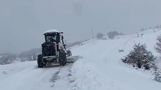 Elazığ'da karla mücadele aralıksız sürüyor