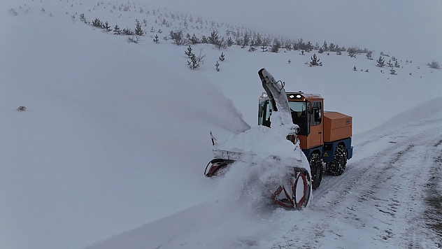 Elazığ'da karla mücadele aralıksız sürüyor