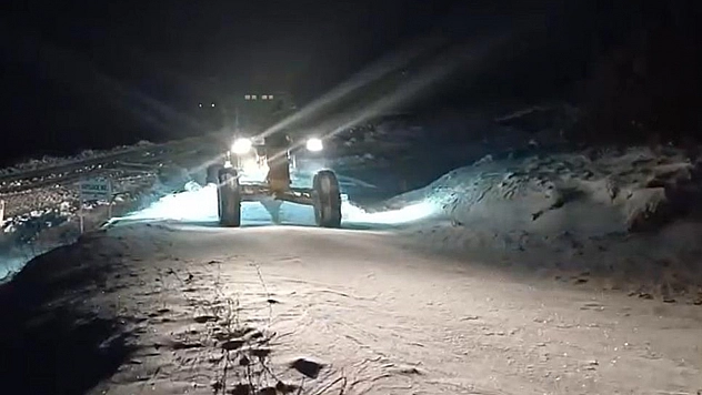 Elazığ'da karla mücadele çalışmaları sürüyor