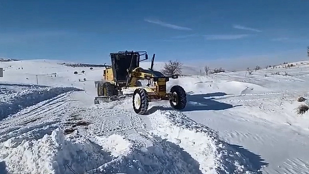 Elazığ'da karla mücadele devam ediyor