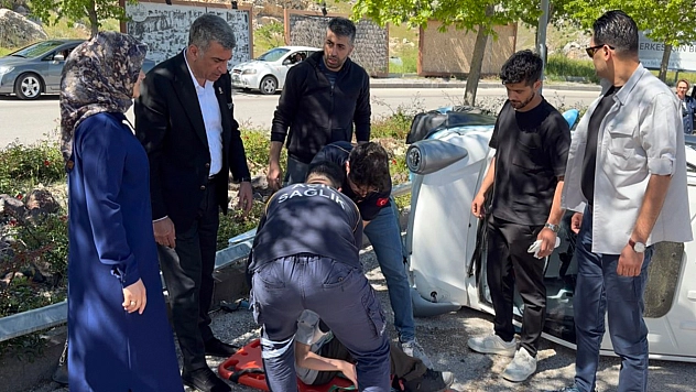 Elazığ'da kaza: Yaralı çocuğun yardımına ilk Gürsel Erol koştu