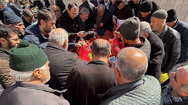 Elazığ'da kilosunun 35 lira olduğunu  duyan poşet poşet aldı