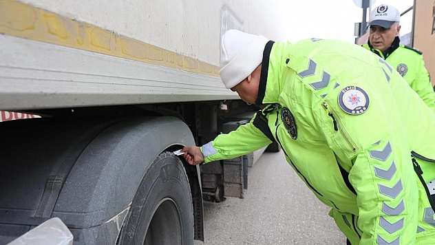 Elazığ'da kış lastiği takmayan sürücülere 5 bin 856 lira ceza