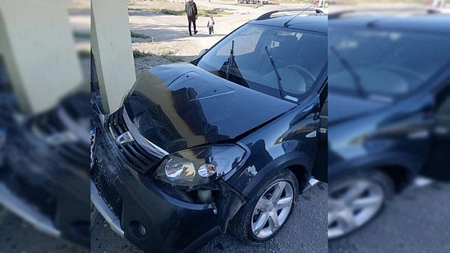 Elazığ'da Kontrolden Çıkan Hafif Ticari Araç Eve Çarptı