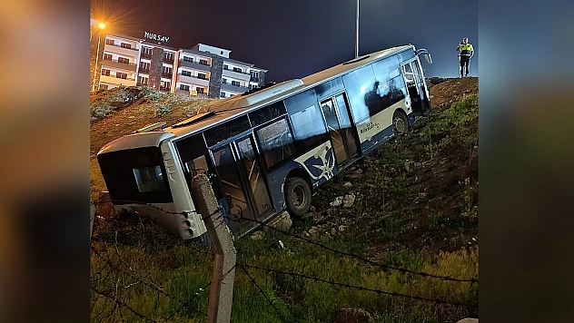 Elazığ'da kontrolden çıkan otobüs şarampole düştü