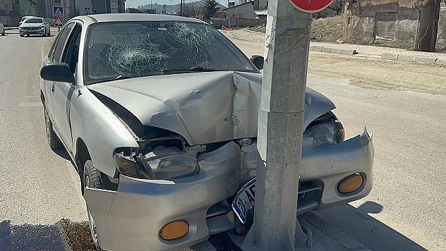Elazığ'da korkutan kaza 2'si çocuk 3 kişi yaralandı