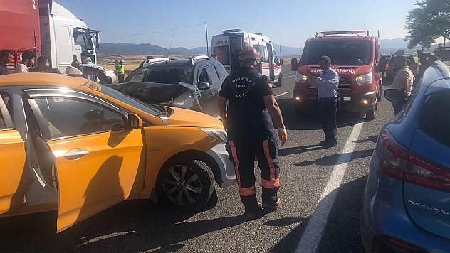 Elazığ'da korkutan kaza: 2 yaralı