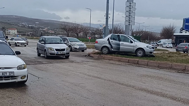 Elazığ'da korkutan kaza: 3 yaralı