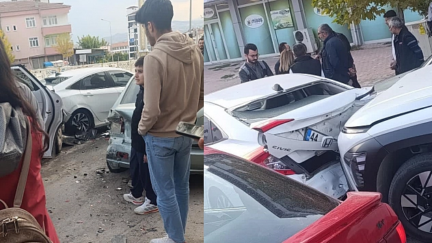 Elazığ'da korkutan kaza! 4 araç birbirine girdi