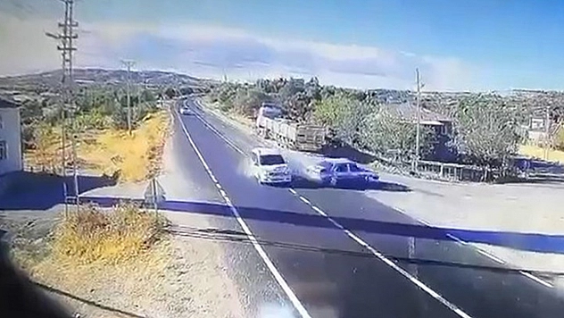 Elazığ'da korkutan kaza kamerada