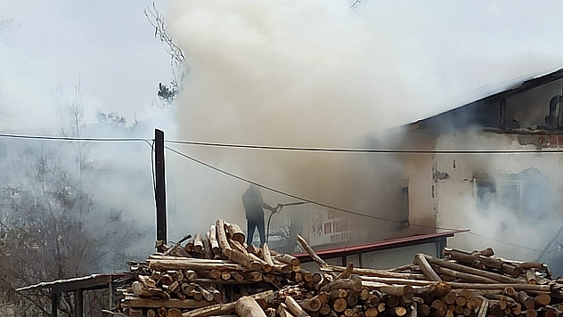 Elazığ'da Korkutan Yangın!