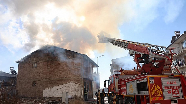 Elazığ'da korkutan yangın!