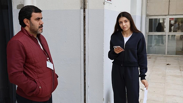 Elazığ'da KPSS mesaisi: Polisler adayı sınava yetiştirdi