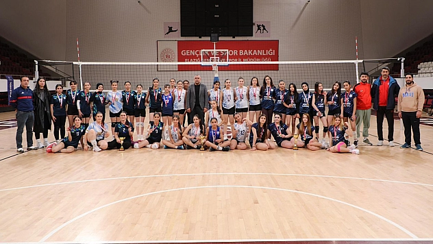 Elazığ'da küçük kadınlar voleybol il birinciliği tamamlandı