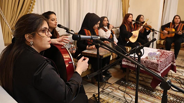 Elazığ'da Kürsübaşına kadın eli değdi