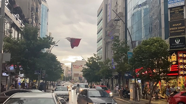 Elazığ'da Kuvvetli Rüzgar Etkili Oldu