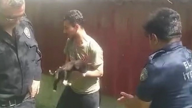 Elazığ'da Kuyuya Düşen Yavru Köpeği İtfaiye Kurtardı