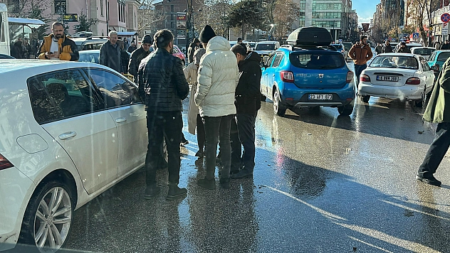 Elazığ'da maddi hasarlı kaza