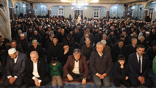 Elazığ'da manevi atmosfer: Camiler dolup taştı