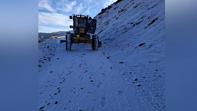 Elazığ'da mevsimin ilk karı yağdı: İl Özel İdaresi karla mücadele sezonunu başlattı