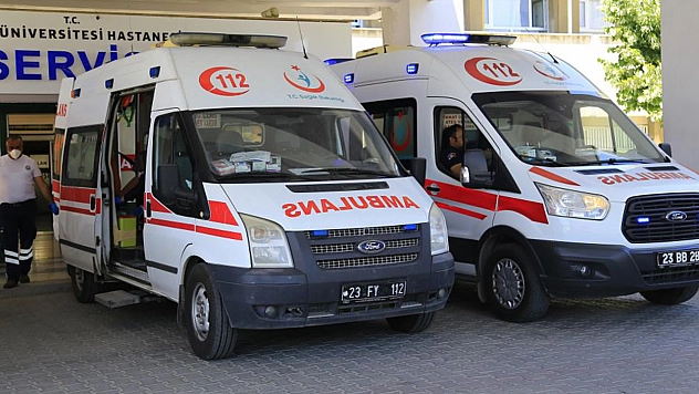 Elazığ'da motosiklet istinat duvarına çaptı