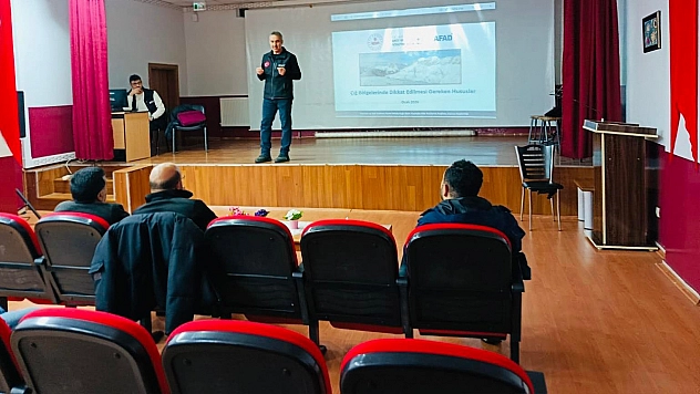 Elazığ'da muhtarlara çığla mücadele ve farkındalık eğitimi verildi