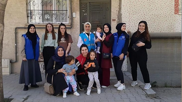 Elazığ'da Öğrenciler Hazırladıkları Erzak Kolilerini Dağıttı