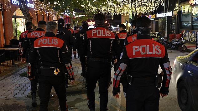 Elazığ'da öğrencilerin yoğun olduğu alanlarda polis denetimi