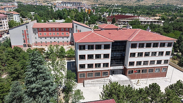 Elazığ'da öğretmenler yaz tatilini okula verdi: Gönüllü tadilat seferberliği