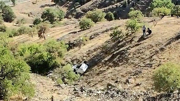 Elazığ'da otomobil 150 metreden aşağı yuvarlandı: 2 yaralı