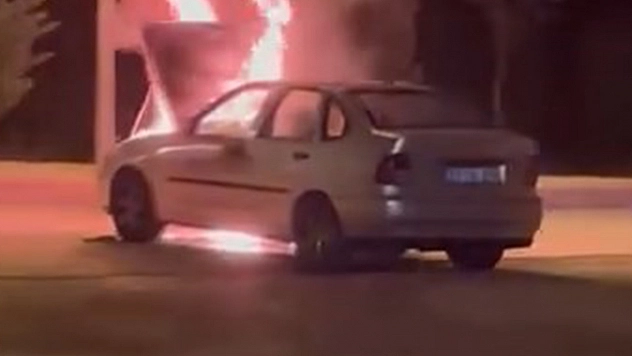 Elazığ'da otomobil alev topuna döndü