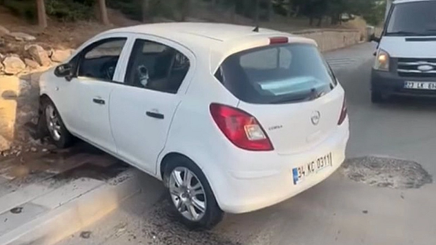 Elazığ'da Otomobil Duvara Çarptı!