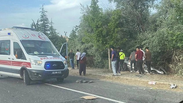 Elazığ'da Otomobil İle Pikap Çarpıştı!