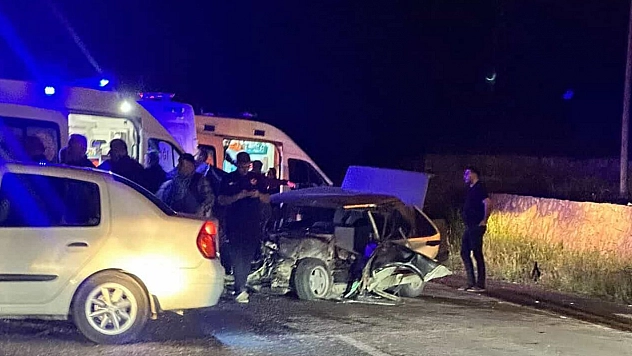 Elazığ'da otomobil ile traktör çarpıştı: 5 yaralı