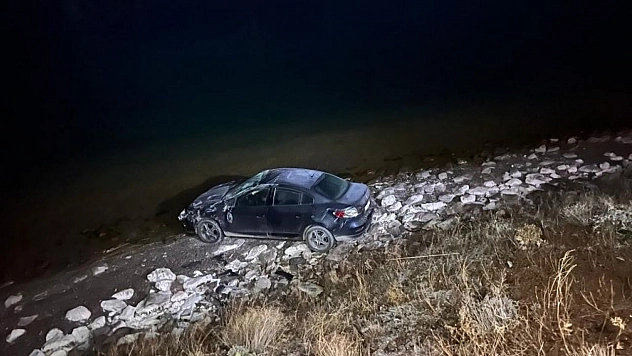 Elazığ'da otomobil şarampole uçtu: 1 yaralı