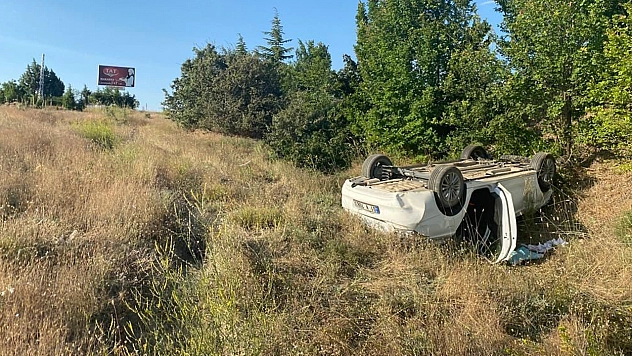 Elazığ'da otomobil tarlaya uçup ters döndü: 4 yaralı