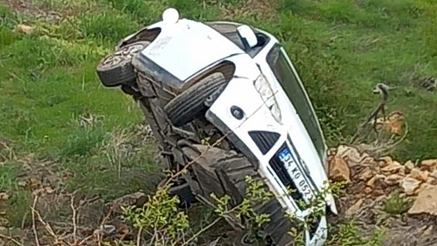 Elazığ'da otomobil yan yattı: 1 yaralı