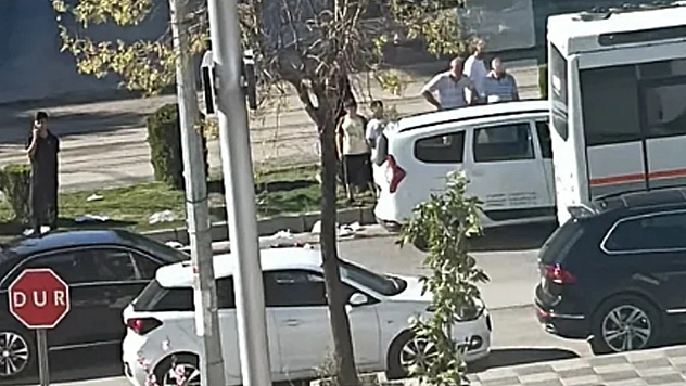 Elazığ'da otomobil yayaya çarptı!
