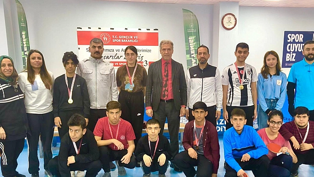 Elazığ'da özel sporcuların masa tenisi ve atletizm heyecanı