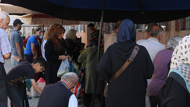 Elazığ'da Pazardan Devam…