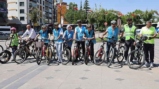 Elazığ'da pedallar sağlık için çevrildi