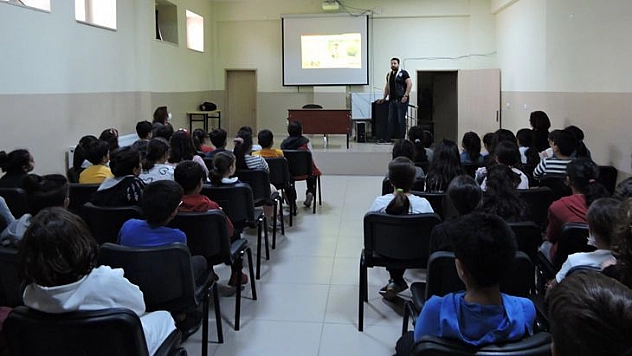 Elazığ'da Polis, 160 Öğrenciye Eğitim Verdi
