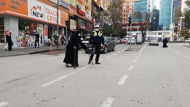 Elazığ'da polisten kalpleri ısıtan hareket