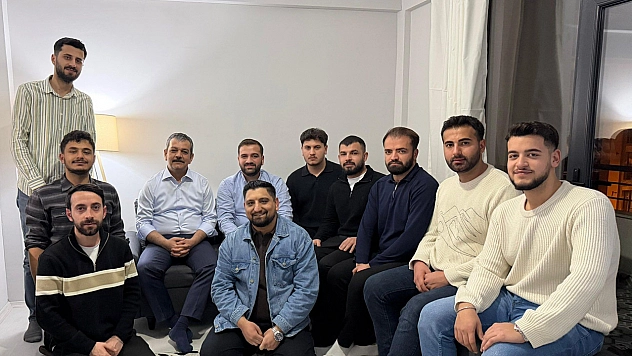 Elazığ'da Ramazan buluşmaları: Milletvekili Keleş vatandaşlarla sahur sofrasında
