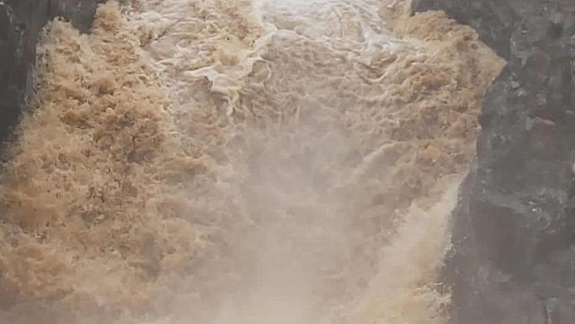 Elazığ'da Sağanak Yağış Sonrası Şelale Coştu