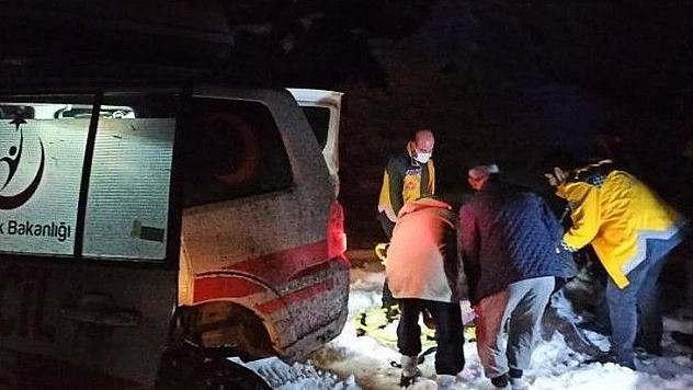 Elazığ'da sağlık görevlileri her şartta yardıma koşuyor