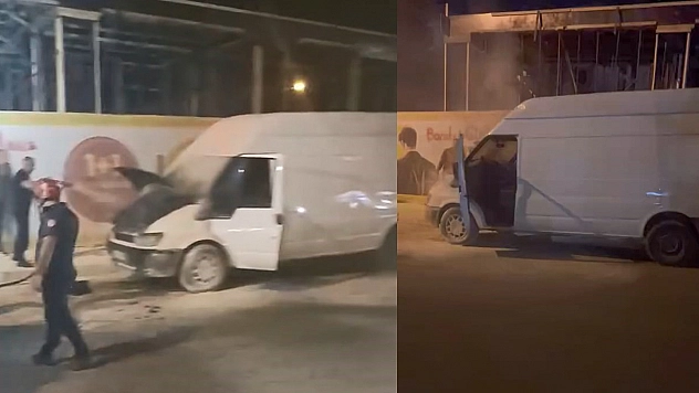 Elazığ'da seyir halindeki minibüs bir anda alevlendi