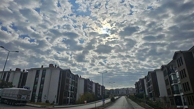 Elazığ'da Sirrokümülüs bulutları görenleri büyüledi