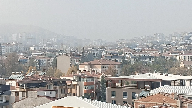 Elazığ'da sis etkisini sürdürüyor